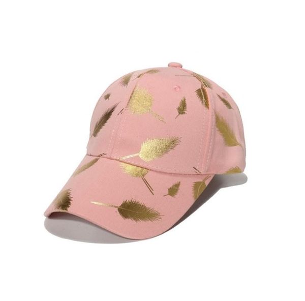 Rosa caps med gull fjær
